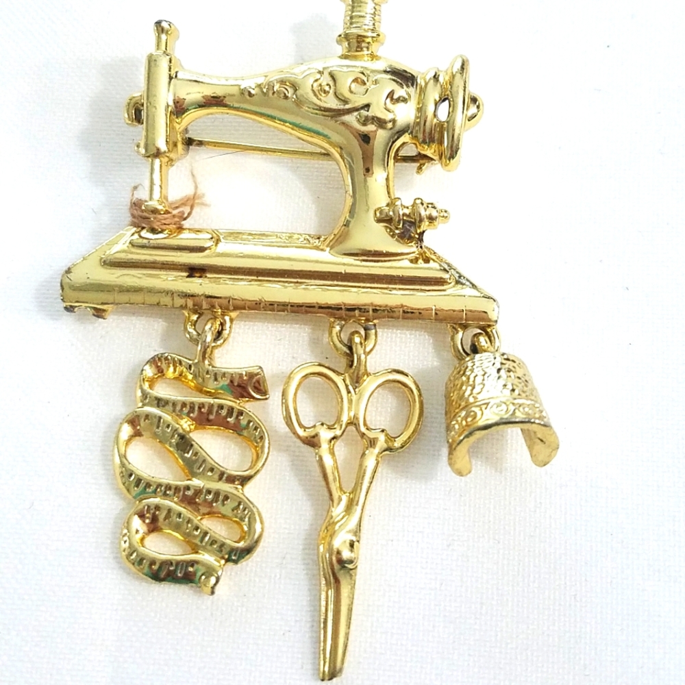 Sewing Machine Brooch